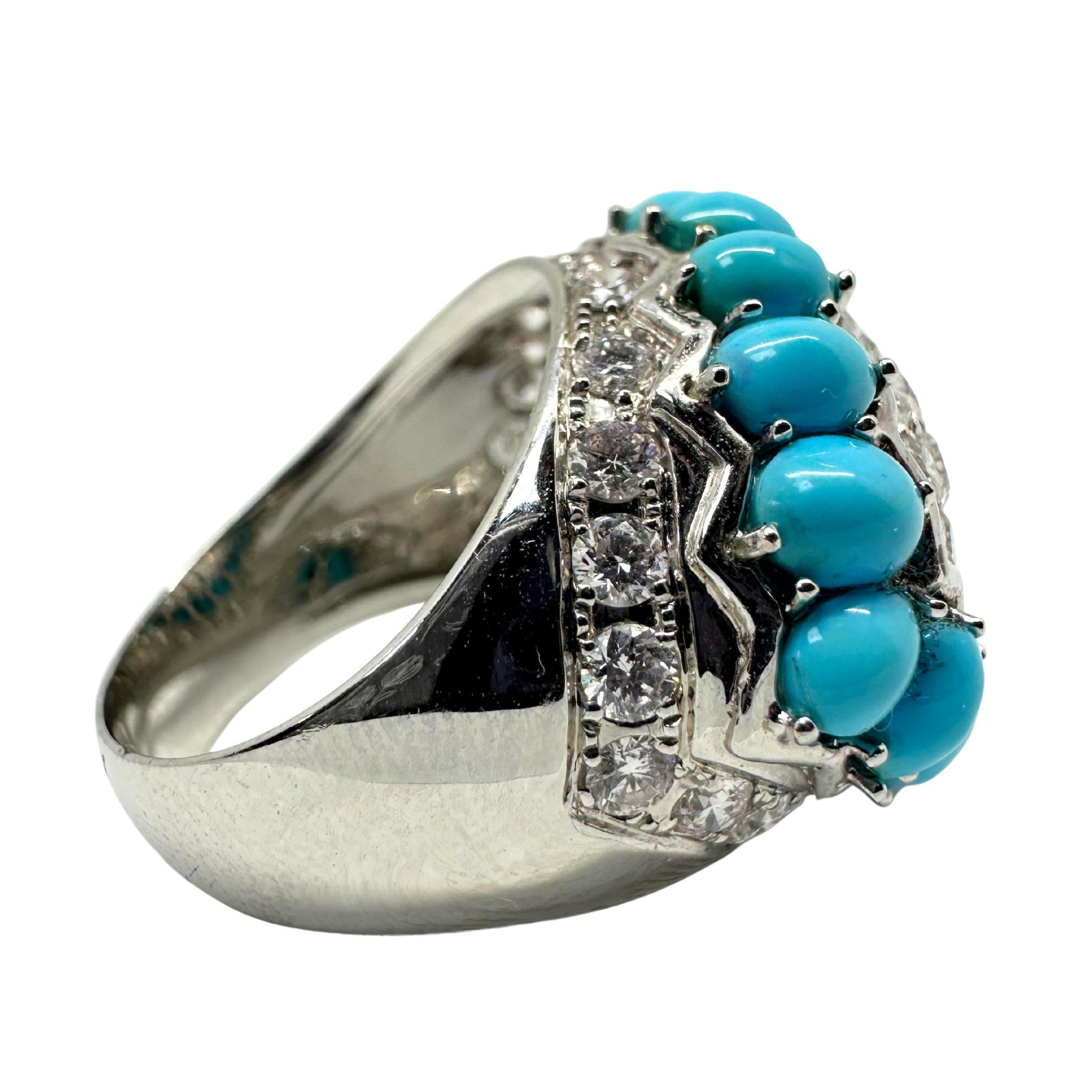 18K White Gold Diamond and Turquoise Cluster Ring In Good Condition For Sale In New York, NY