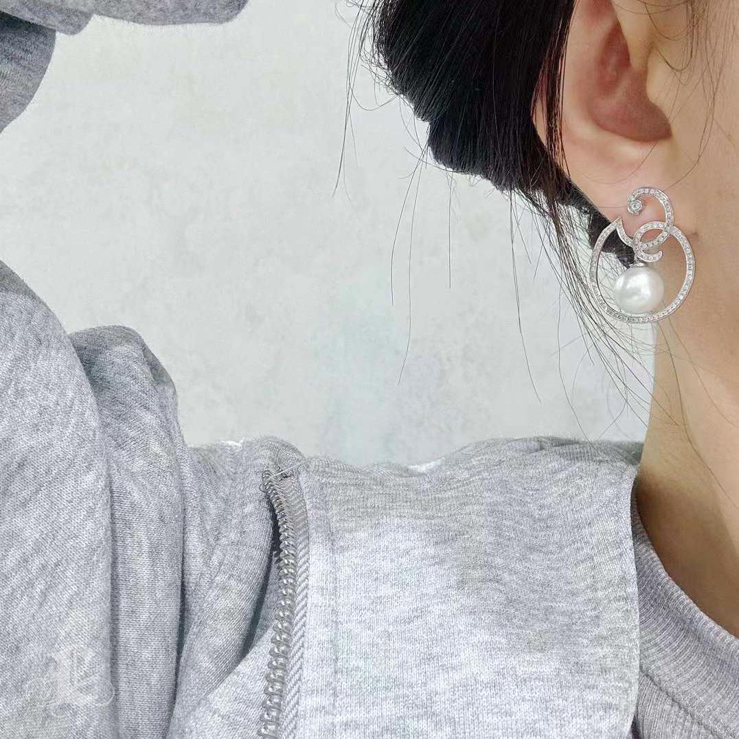 Uncut 【Lustre Arc】Aurora Tidecurve South Sea Pearl Diamond Earrings For Sale