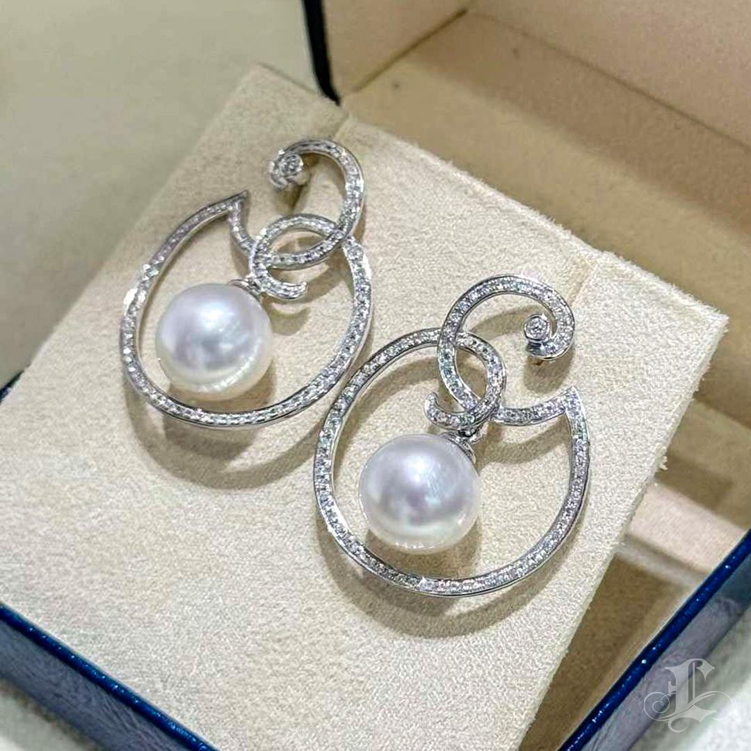 【Lustre Arc】Aurora Tidecurve South Sea Pearl Diamond Earrings In New Condition For Sale In New York, NY