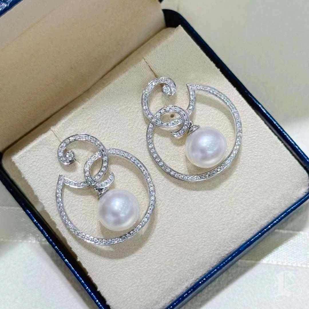 【Lustre Arc】Aurora Tidecurve South Sea Pearl Diamond Earrings For Sale 1