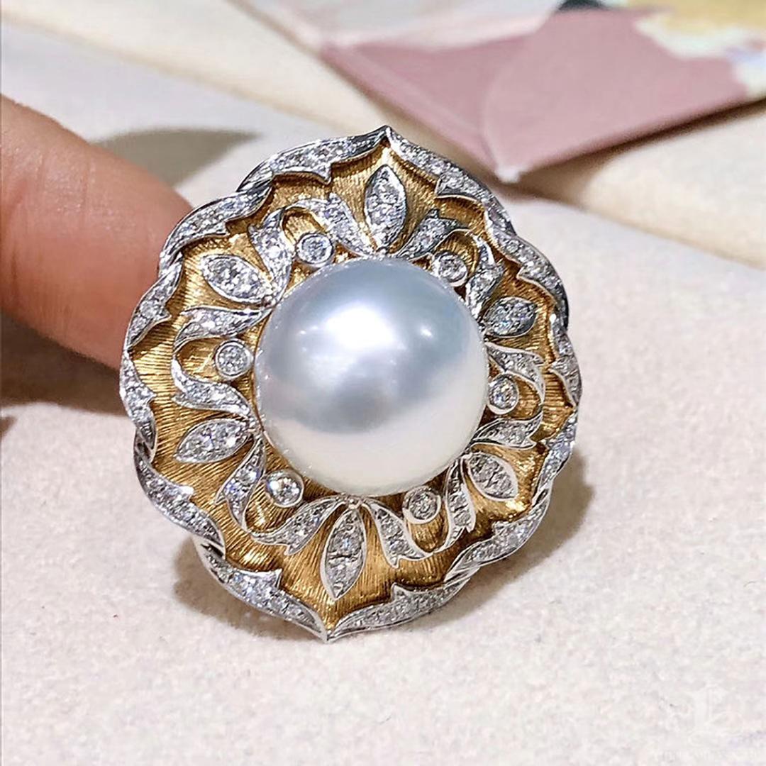 【Crown Radiance】Baroque Leaf South Sea Pearl Ring in Sculpted 18k Gold im Zustand „Neu“ im Angebot in New York, NY