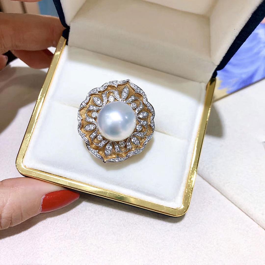 【Crown Radiance】Baroque Leaf South Sea Pearl Ring in Sculpted 18k Gold Damen im Angebot