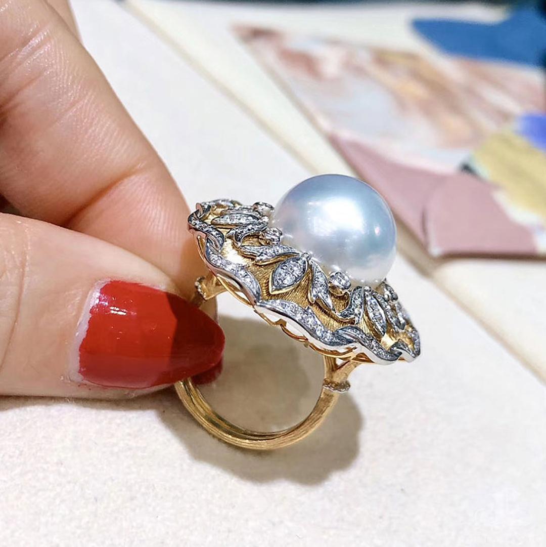 【Crown Radiance】Baroque Leaf South Sea Pearl Ring in Sculpted 18k Gold im Angebot 3