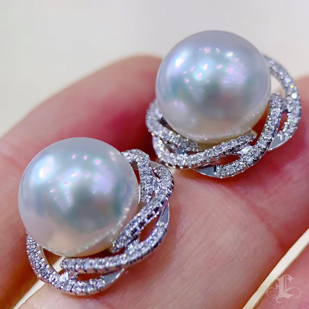 【Crown Radiance】Boucles d'oreilles cocktail diamant de galaxie Aurora perle des mers du sud Neuf - En vente à New York, NY