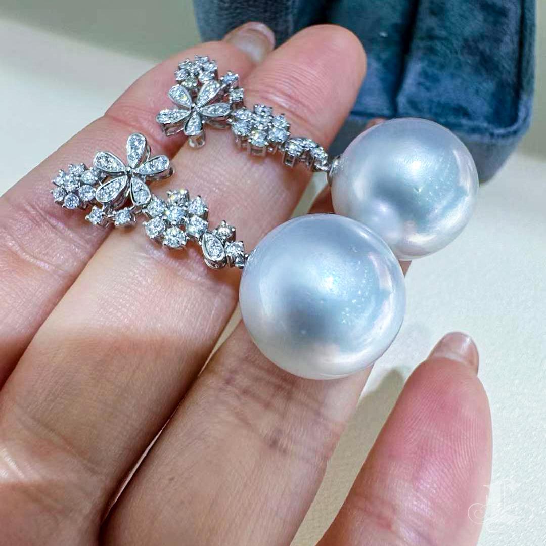 【Vine Symphony】Floral Cluster Diamond Aurora South Sea Pearl Gala Earrings For Sale 1