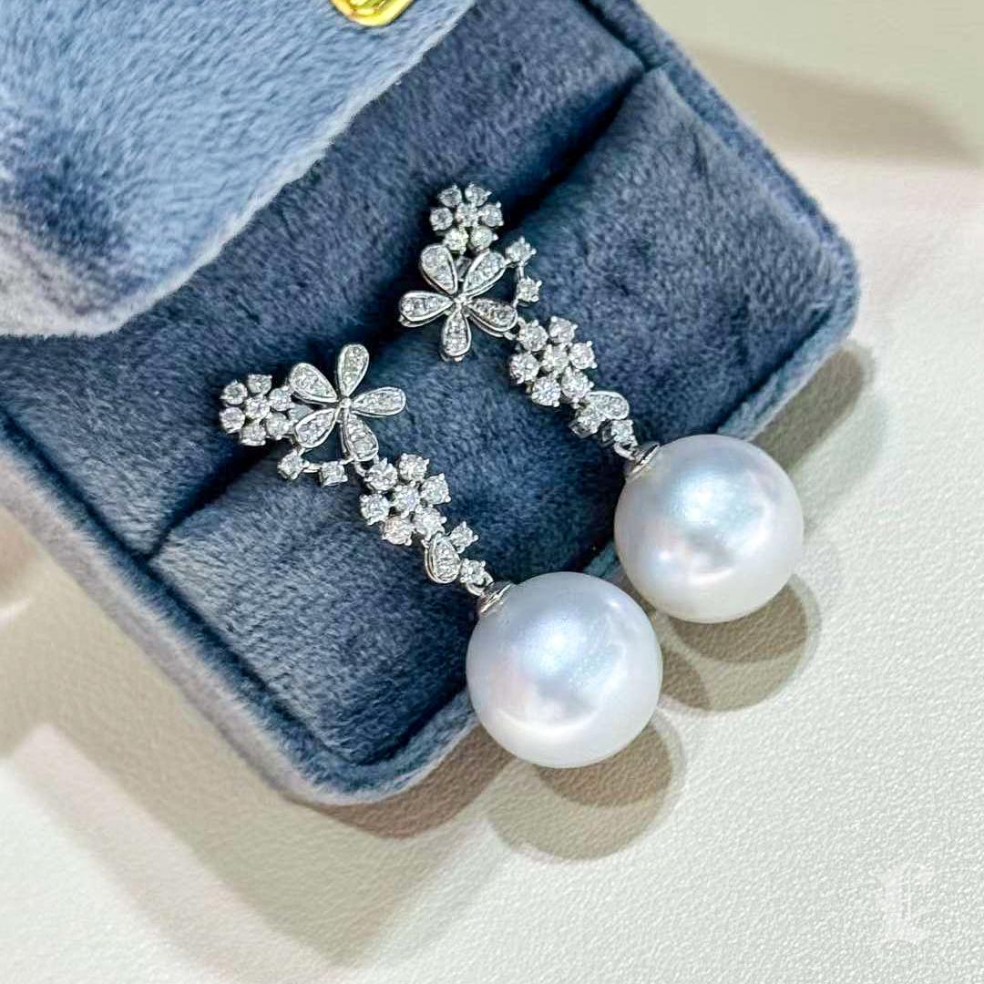 【Vine Symphony】Floral Cluster Diamond Aurora South Sea Pearl Gala Earrings For Sale 2