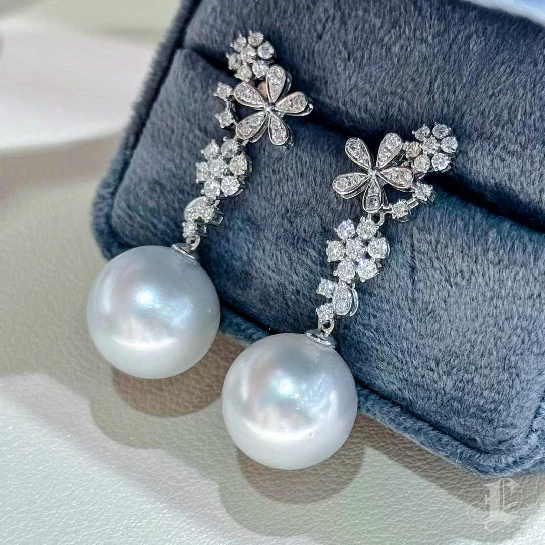 【Vine Symphony】Floral Cluster Diamond Aurora South Sea Pearl Gala Earrings For Sale 3