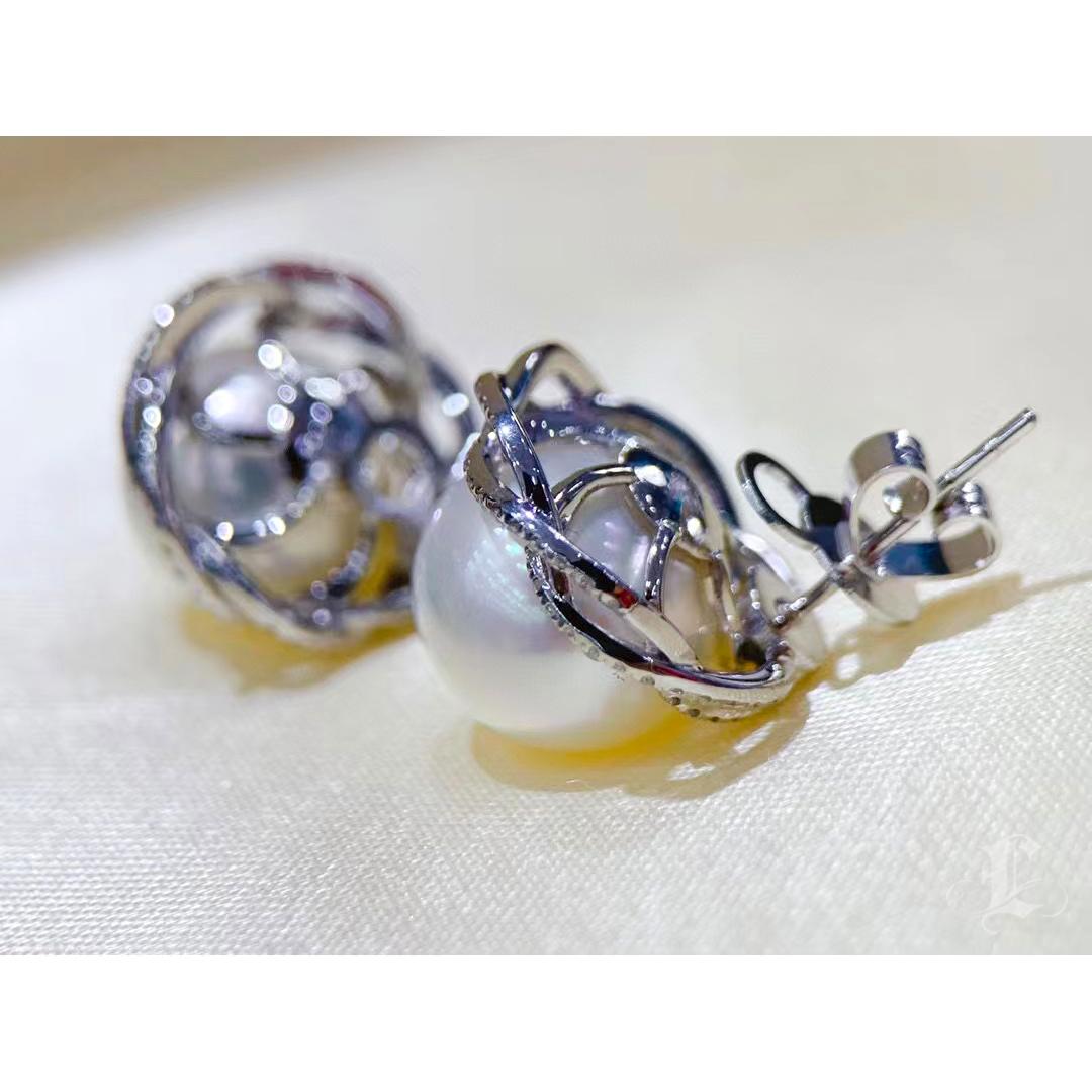 【Crown Radiance】Boucles d'oreilles cocktail diamant de galaxie Aurora perle des mers du sud en vente 3