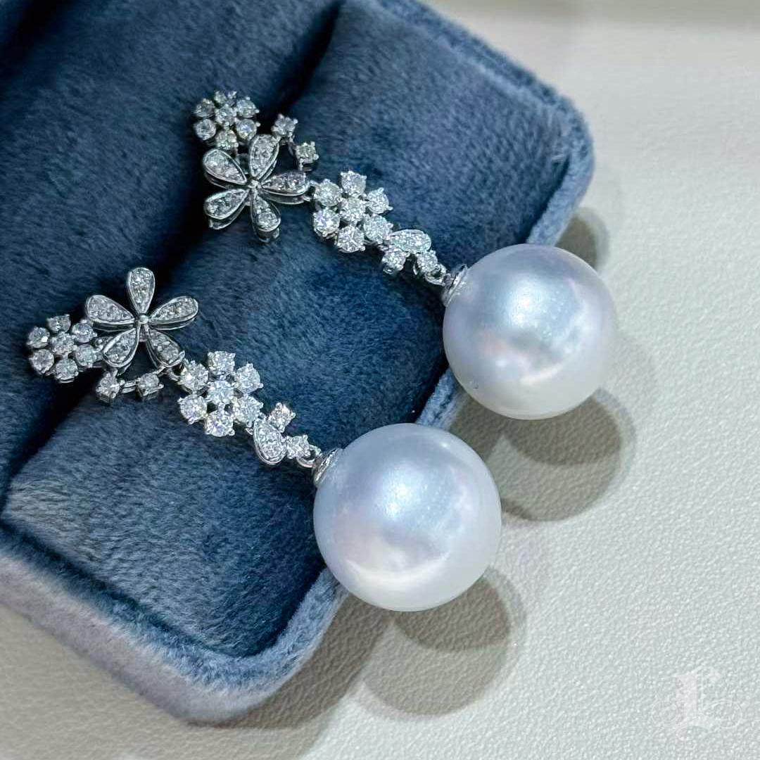 【Vine Symphony】Floral Cluster Diamond Aurora South Sea Pearl Gala Earrings For Sale 4