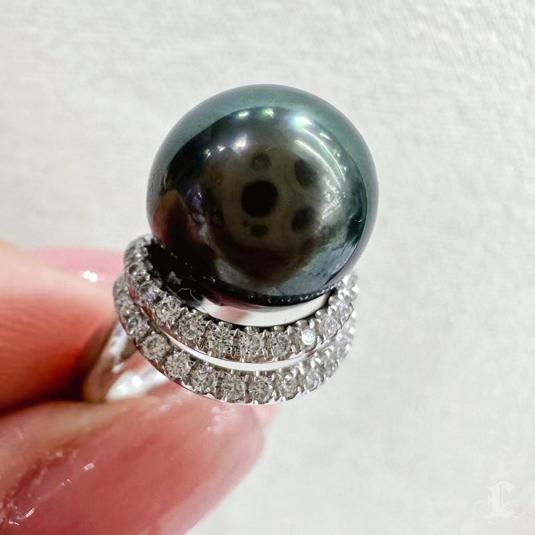 【Lustre Arc】Sculpted Curve Aurora Tahitian Pearl Diamond Ring in 18K White Gold en Nuevo estado para la venta en New York, NY