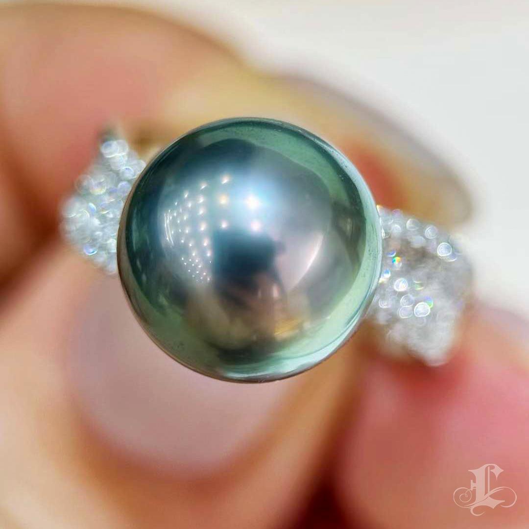 【Lustre Arc】Classic Pavé Aurora Tahitian Pearl Diamond Ring en vente 1