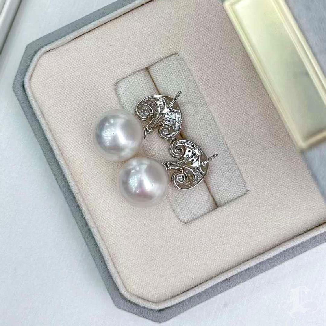 【Crown Radiance】Aurora Scroll Südsee Perlen & Diamant Ohrringe im Angebot 6