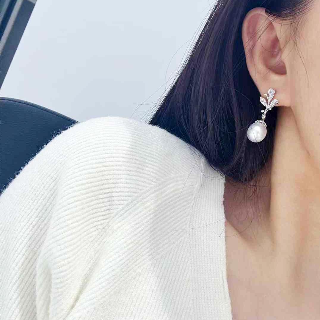 Uncut 【Vine Symphony】Aurora Vineleaf Aurora 12–13mm South Sea Pearl Earrings For Sale