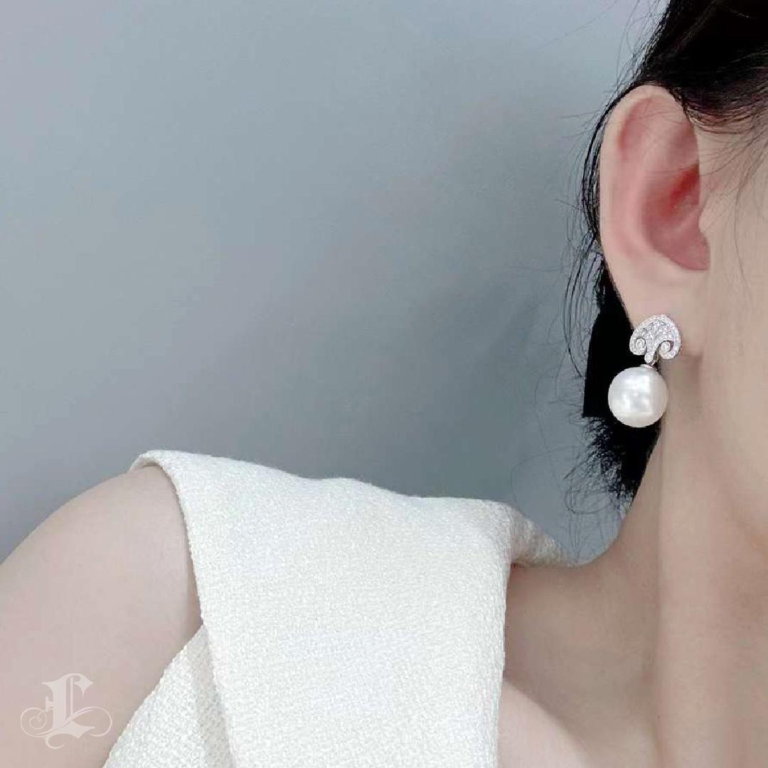 【Crown Radiance】Aurora Scroll Südsee Perlen & Diamant Ohrringe (Ungeschliffen) im Angebot