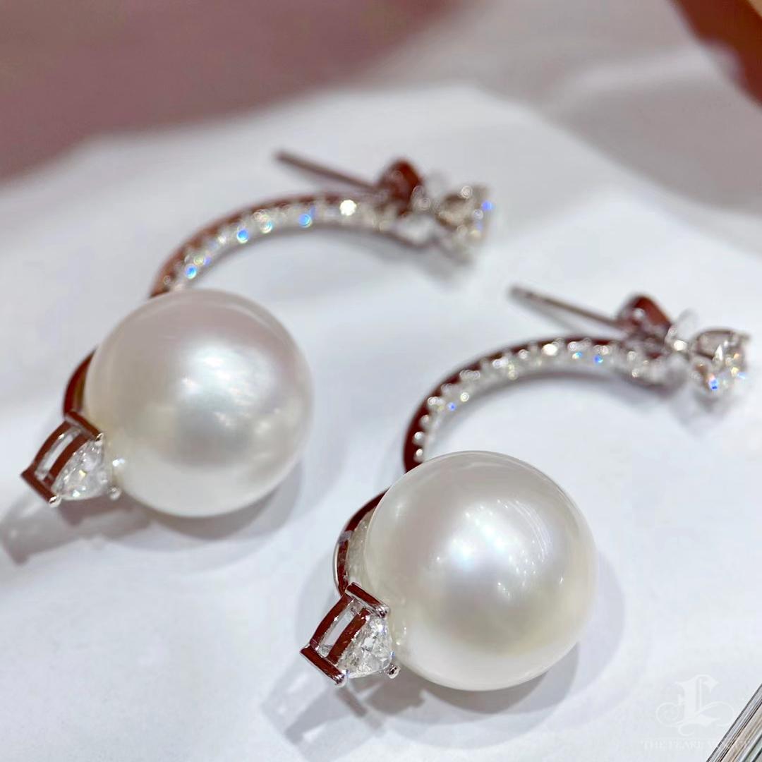 Women's 【Lustre Arc】Aurora Arch Diamond South Sea Pearl Earrings For Sale