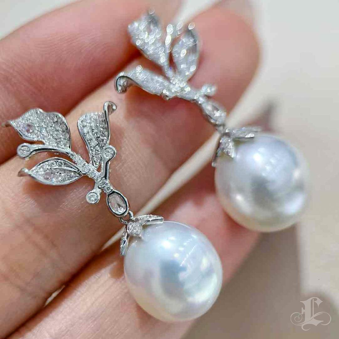 【Vine Symphony】Aurora Vineleaf Aurora 12–13mm South Sea Pearl Earrings For Sale 1