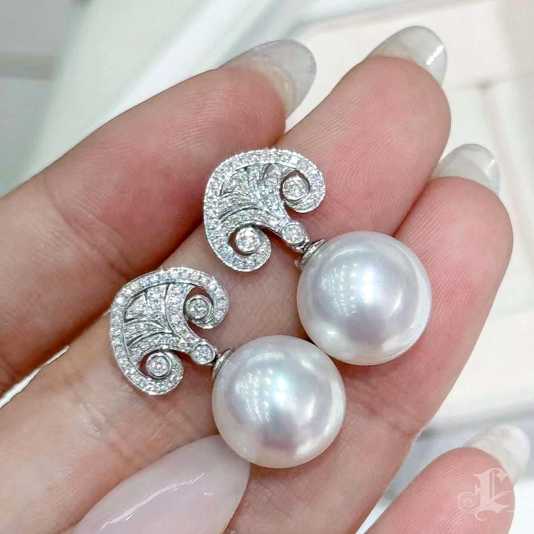 【Crown Radiance】Aurora Scroll Südsee Perlen & Diamant Ohrringe im Angebot 4