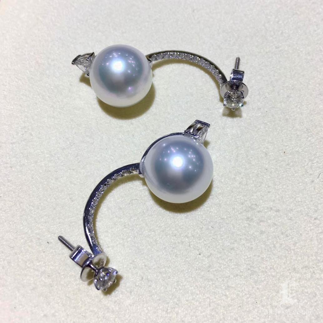 【Lustre Arc】Aurora Arch Diamond South Sea Pearl Earrings For Sale 4