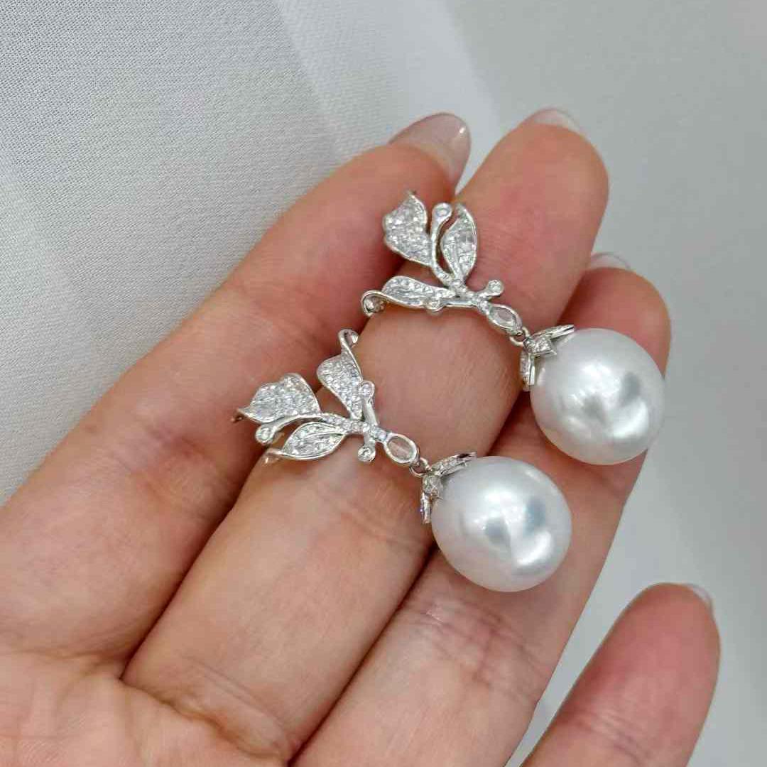 【Vine Symphony】Aurora Vineleaf Aurora 12–13mm South Sea Pearl Earrings For Sale 5