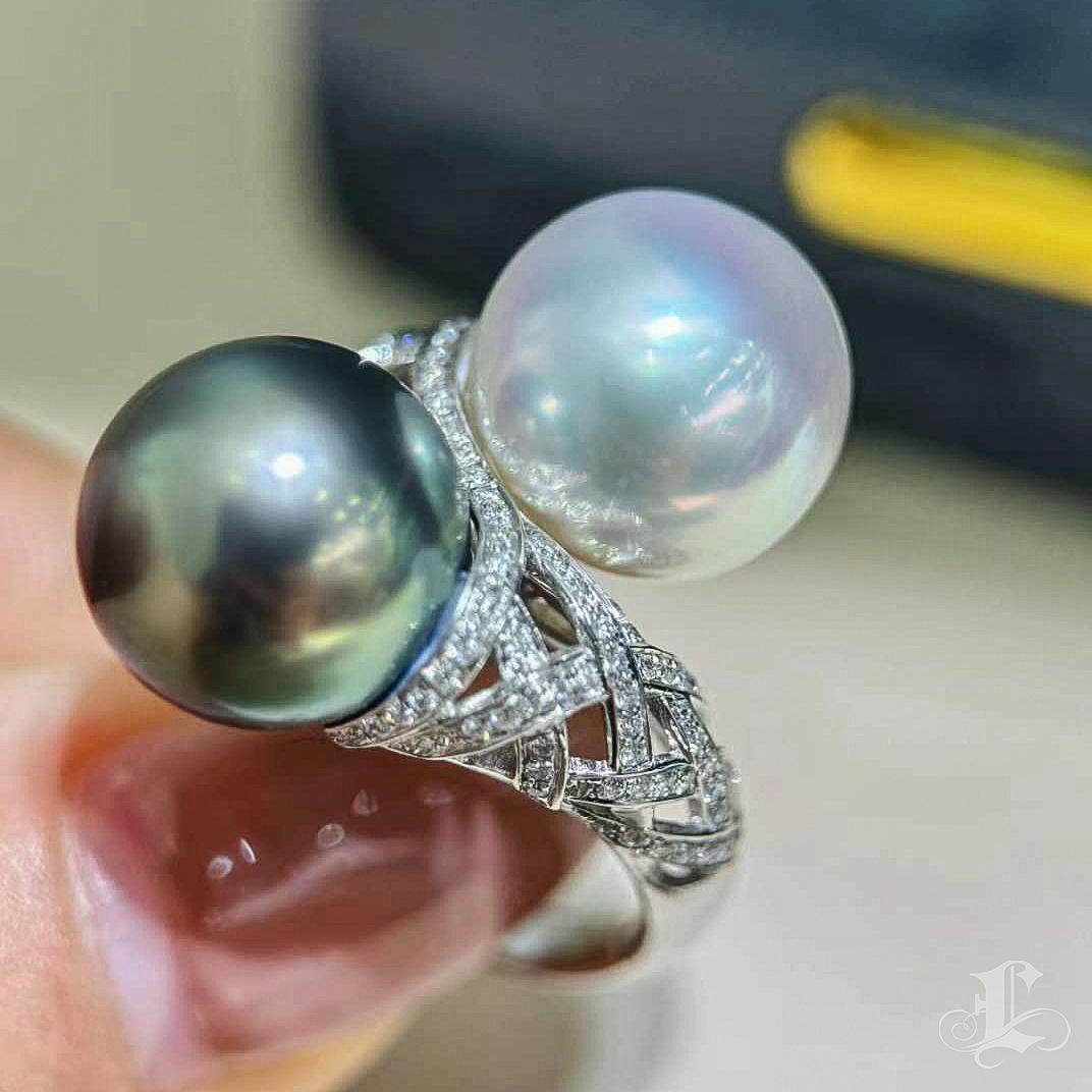 【Lustre Arc】Intertwined Aurora South Sea & Tahitian Pearl Diamond Ring For Sale 1