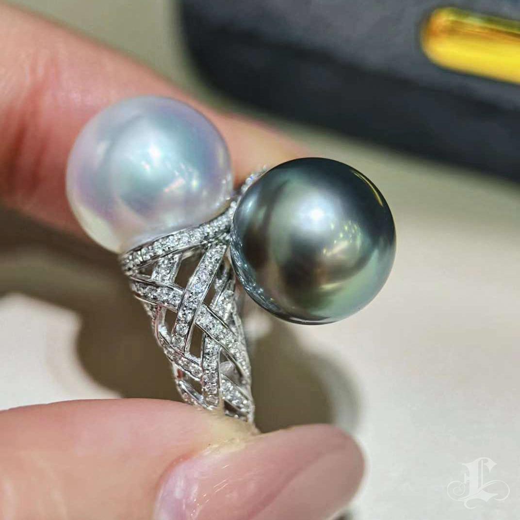【Lustre Arc】Intertwined Aurora South Sea & Tahitian Pearl Diamond Ring For Sale 3