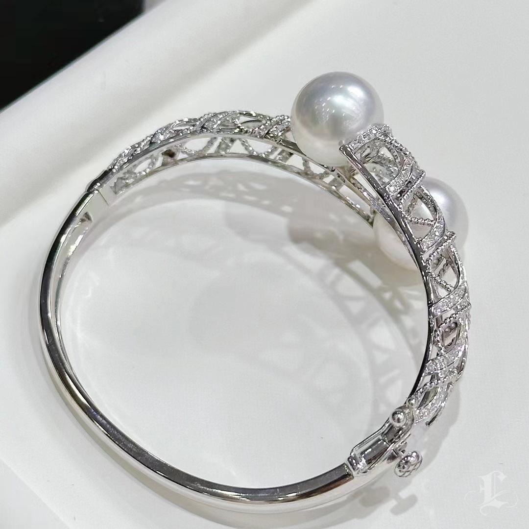 Arco di lucentezza】 Bangle con perle e diamanti dei mari del sud gemelli dell'aurora in vendita 1