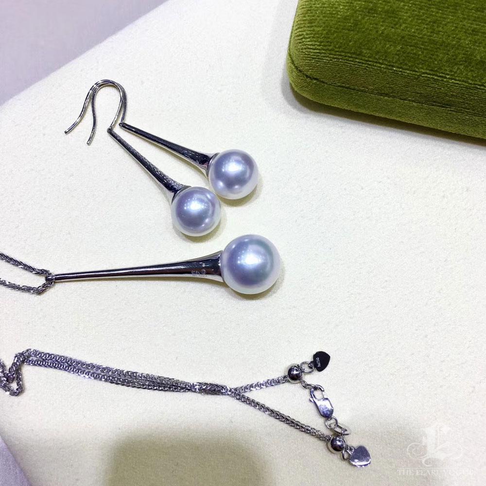 Collana con ciondolo Celestial Drop Aurora South Sea Pearl Diamond Y in vendita 1
