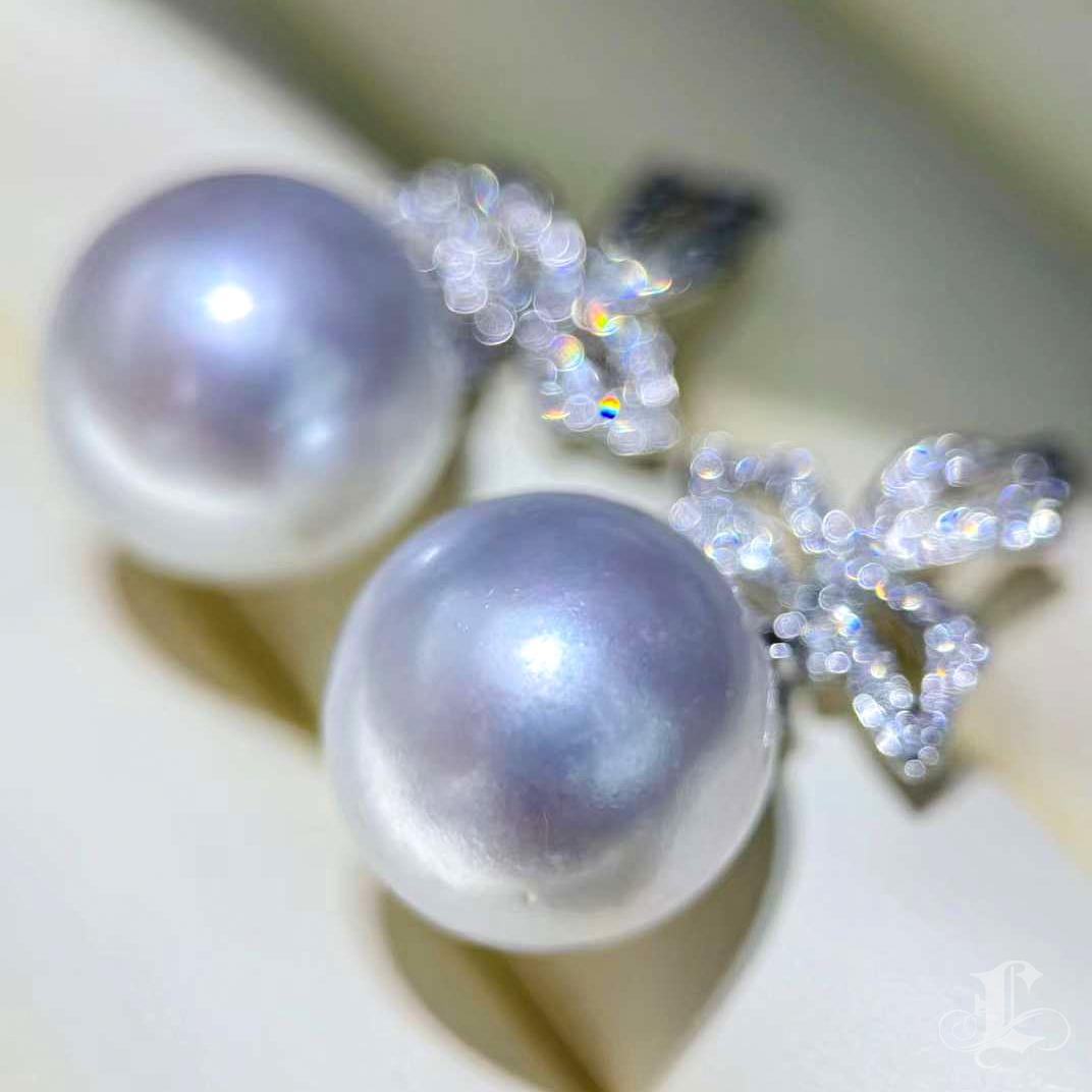 【Vine Symphony】Falling Maple Aurora 16mm South Sea Pearl & Diamond Earrings In New Condition For Sale In New York, NY