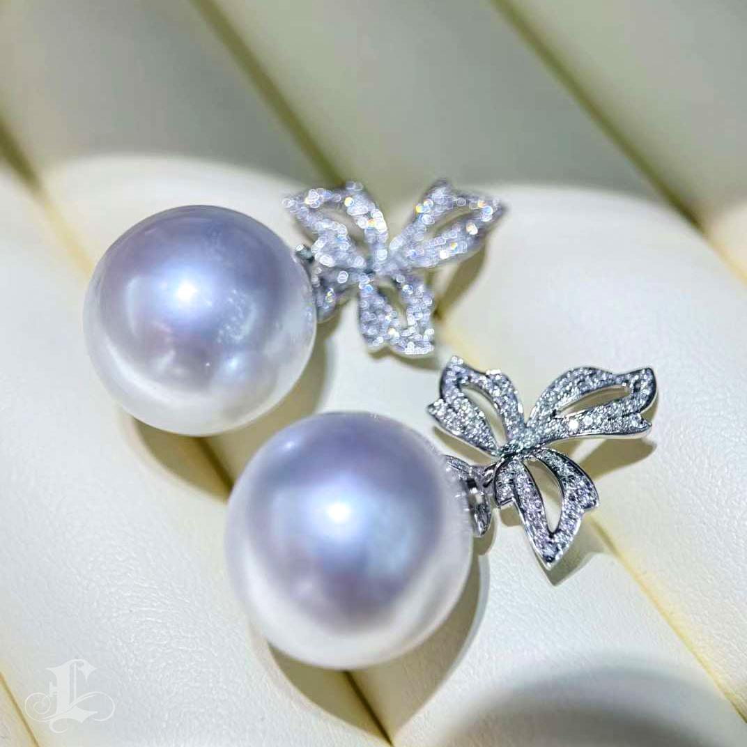 【Vine Symphony】Falling Maple Aurora 16mm South Sea Pearl & Diamond Earrings For Sale 1