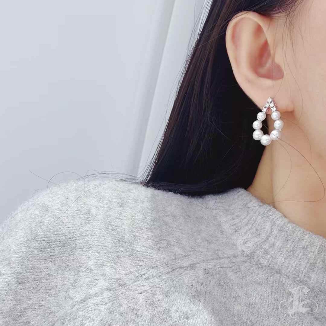 Uncut 【Sculpted Geometry】V-Loop Aurora Baby Akoya Pearl & Diamond Earrings For Sale