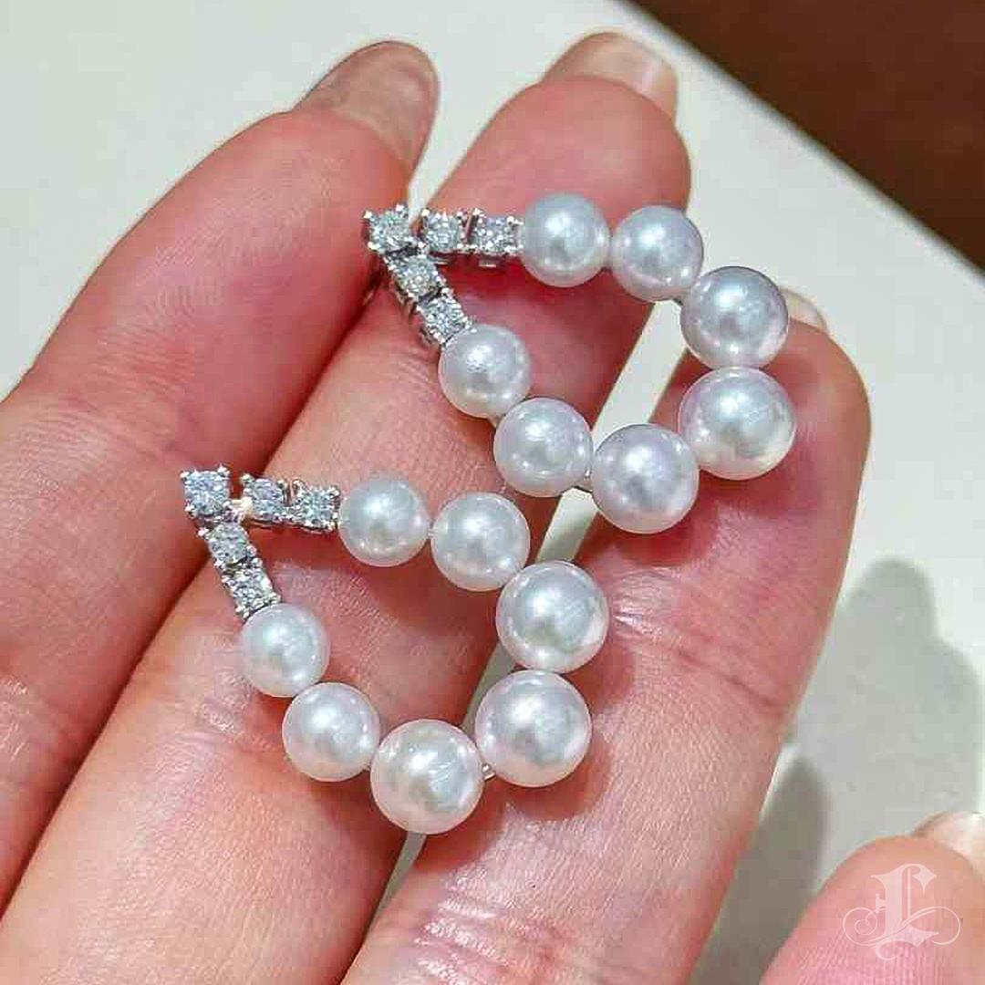 Women's 【Sculpted Geometry】V-Loop Aurora Baby Akoya Pearl & Diamond Earrings For Sale