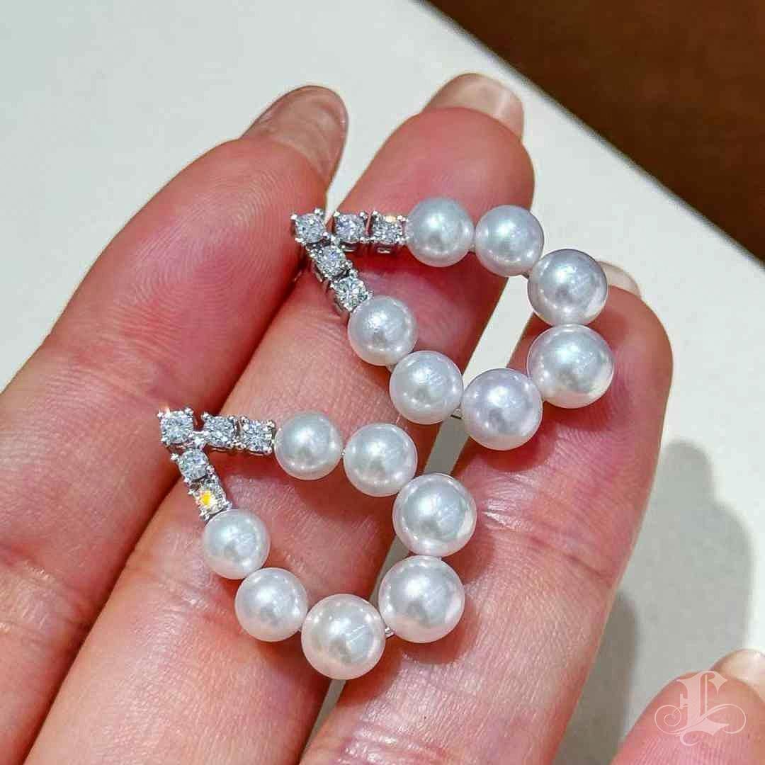 【Sculpted Geometry】V-Loop Aurora Baby Akoya Pearl & Diamond Earrings For Sale 2