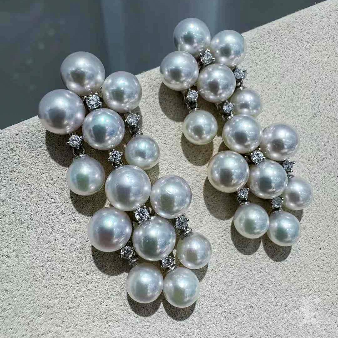 【Lustre Arc】Cluster Aurora Baby Akoya Pearl Diamond Dangle Earrings In New Condition For Sale In New York, NY