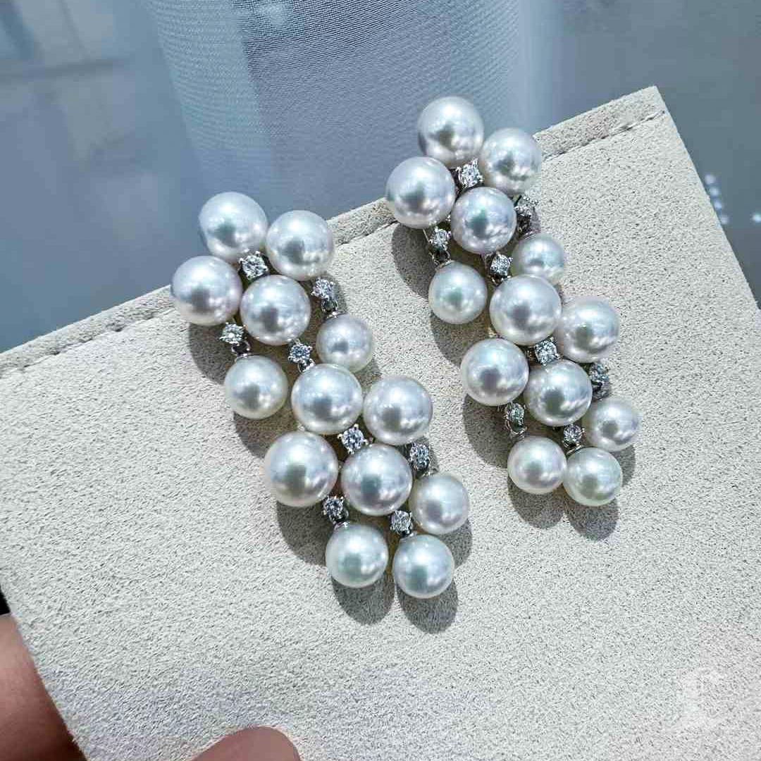 【Lustre Arc】Cluster Aurora Baby Akoya Pearl Diamond Dangle Earrings For Sale 1