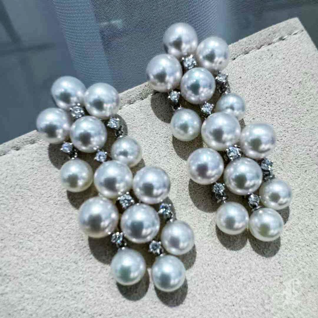【Lustre Arc】Cluster Aurora Baby Akoya Pearl Diamond Dangle Earrings For Sale 2