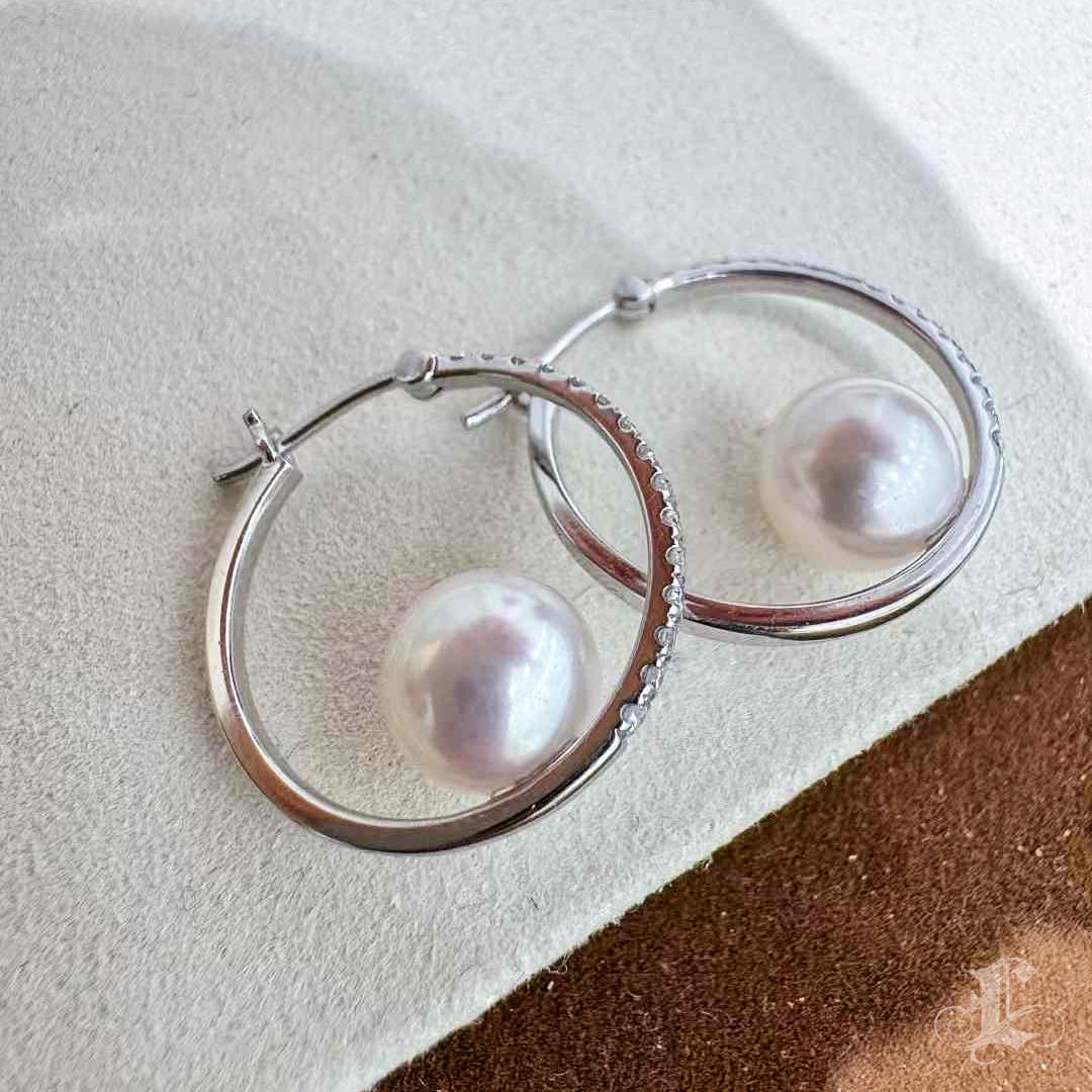 【Sculpted Geometry】Diamond Arc Aurora Akoya Pearl Everyday Hoop Earrings For Sale 2
