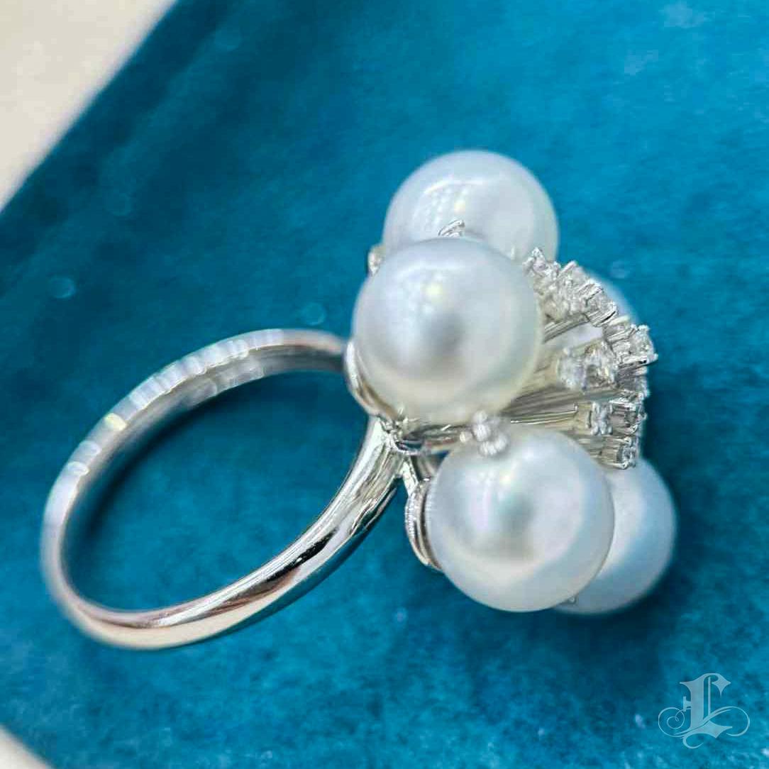 Vine Symphony】Bloom Cluster Aurora Akoya Perle & Diamant Cocktail Ring im Angebot 3