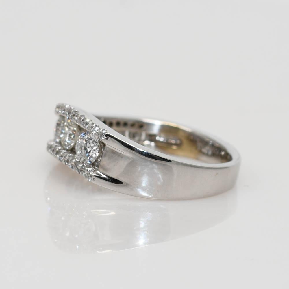 18k White Gold Diamond Band, 1.00tdw, 5.2g In Excellent Condition For Sale In Laguna Beach, CA
