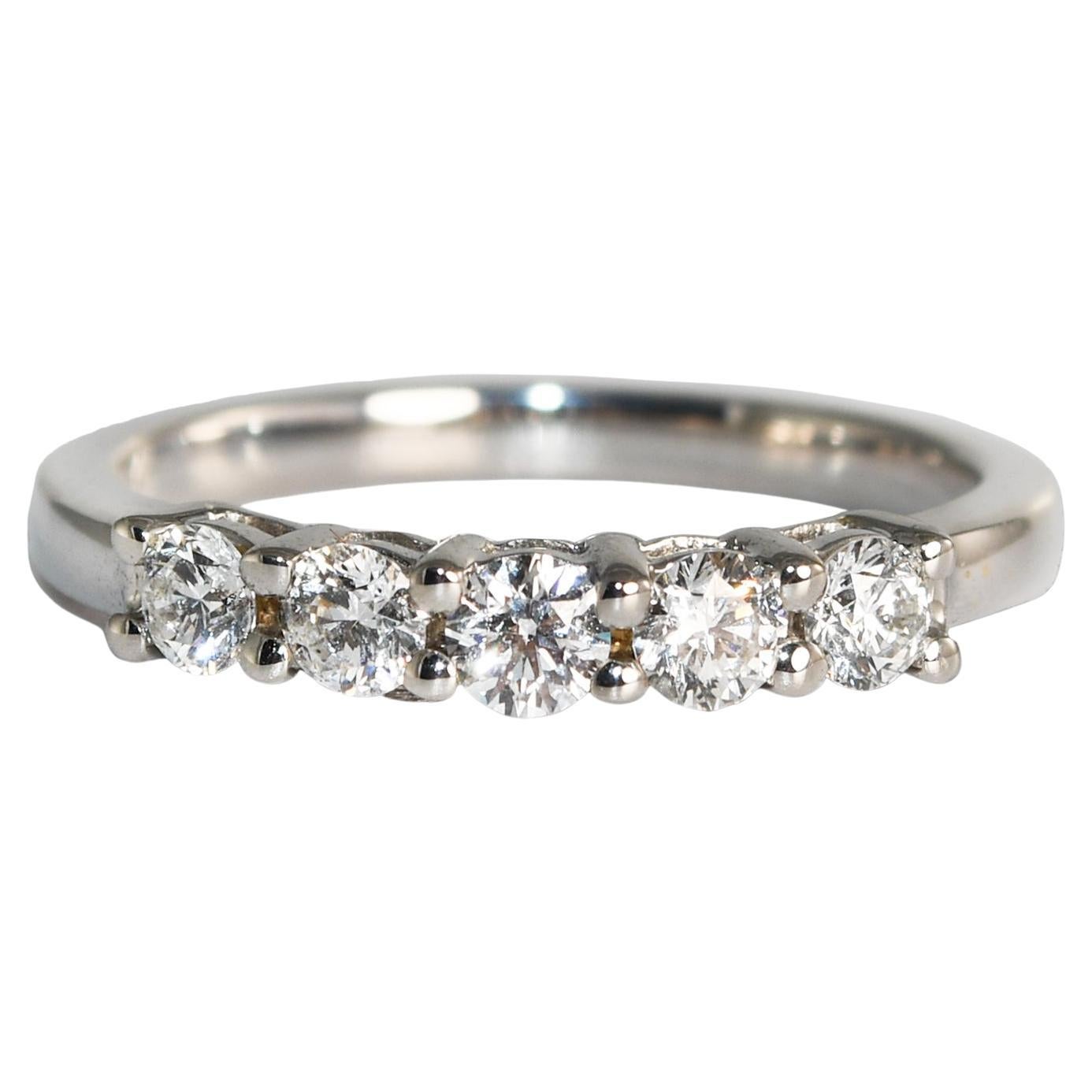 Anillo con banda de diamantes de oro blanco de 18 quilates 0,50 ct