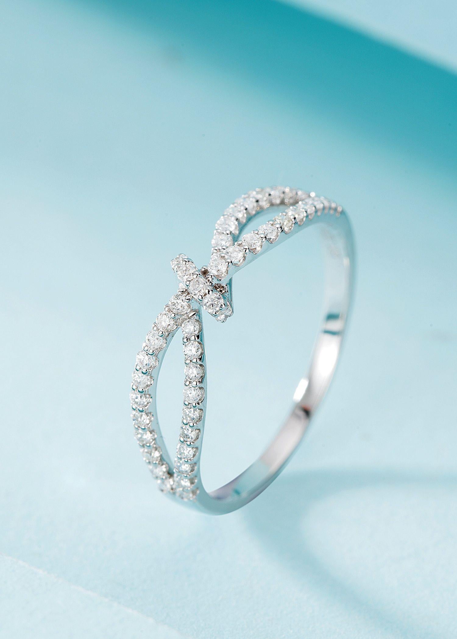 18K White Gold Diamond Band Ring

Diamonds - 0.32 CT
Total Weight - 1.68 GM