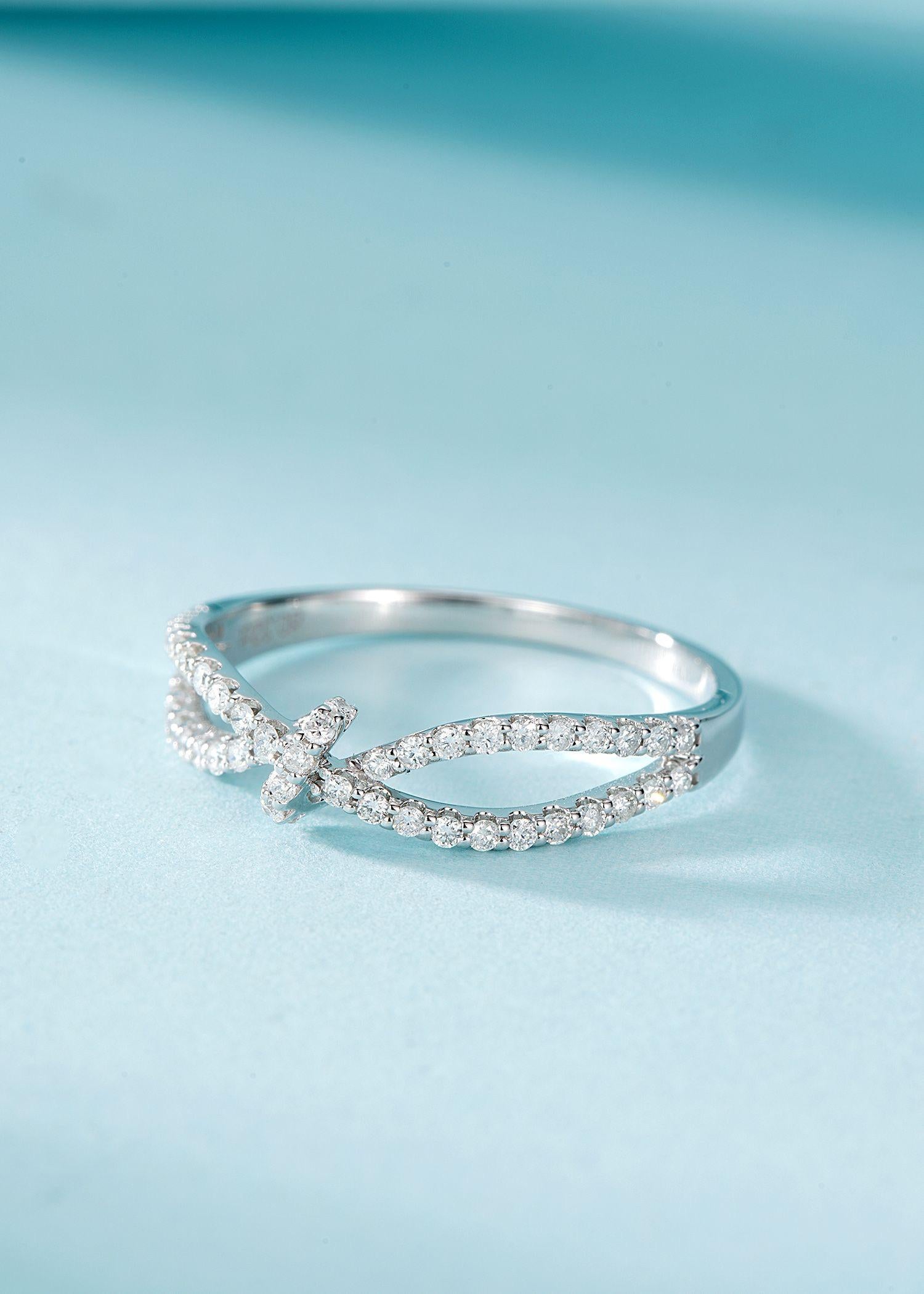18K White Gold Diamond Band Ring In New Condition For Sale In Kowloon, HK