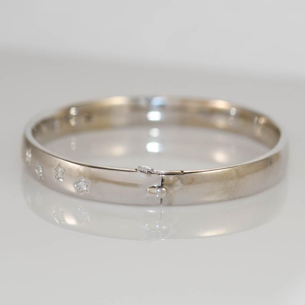 Round Cut 18K White Gold Diamond Bangle Bracelet 0.30ct For Sale