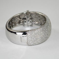 18K White Gold Diamond Bangle Bracelet 11.20ct