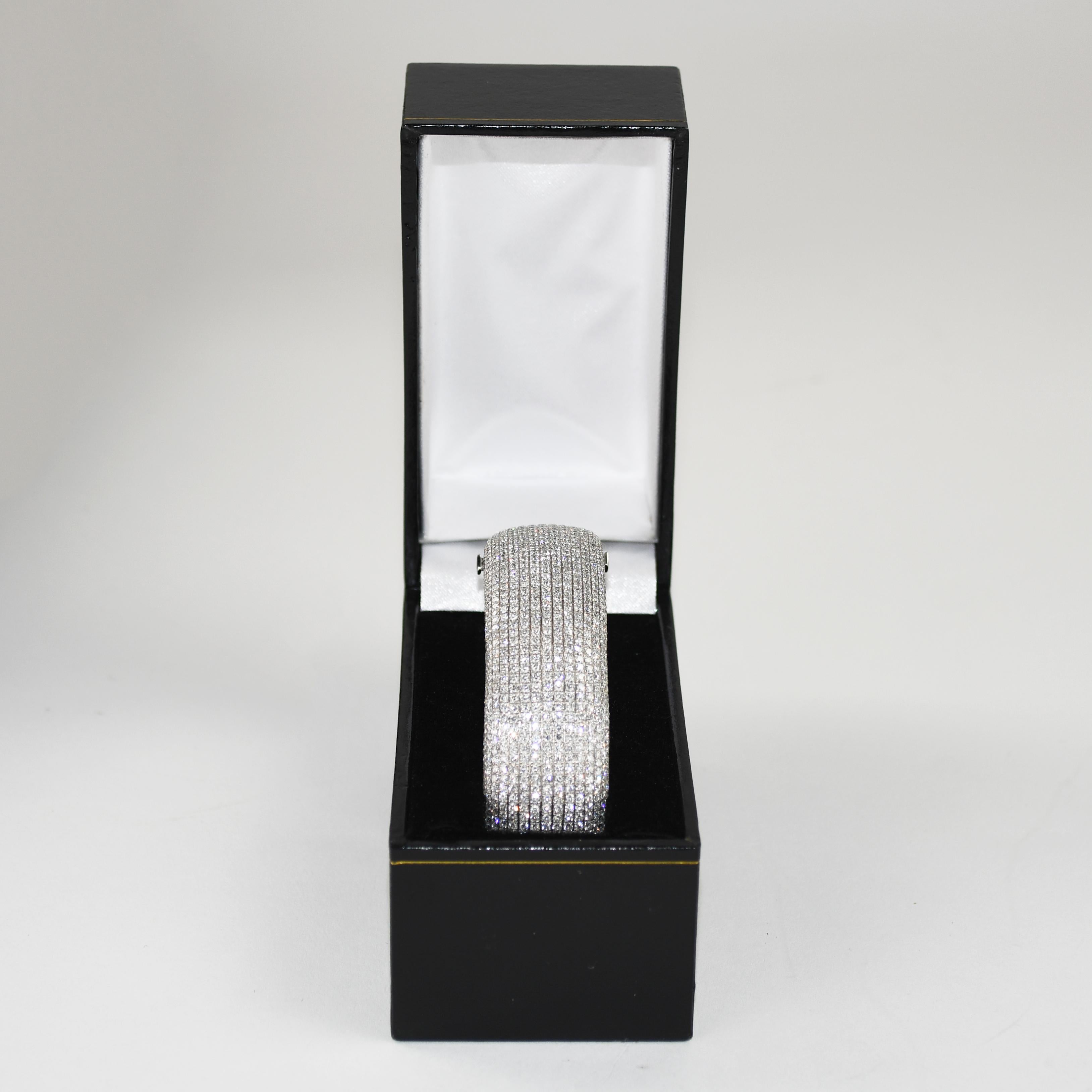 Bracciale con diamanti in oro bianco 18K 11,20ct in vendita 3