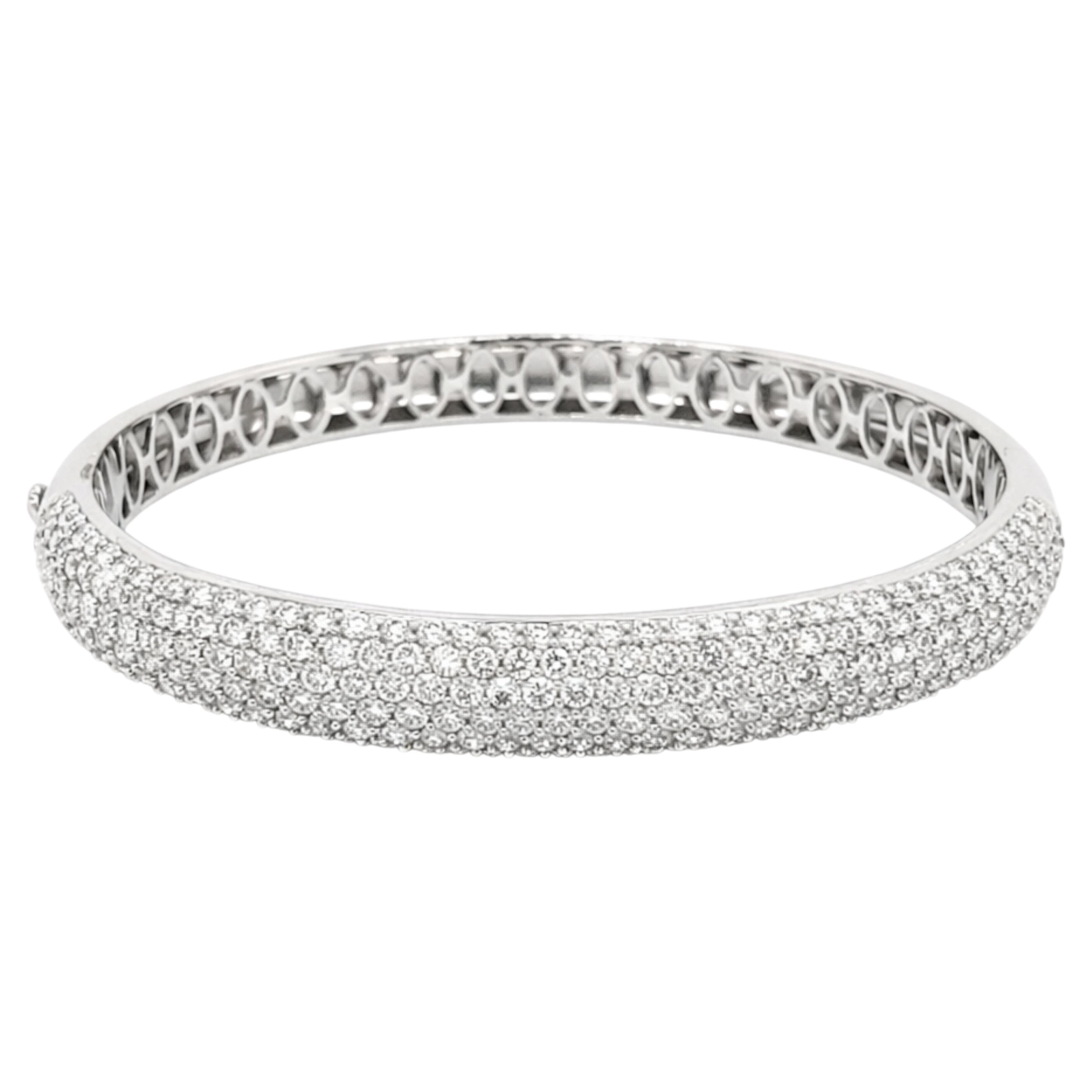 Bracciale con diamanti in oro bianco 18 carati, peso totale 5 carati in vendita