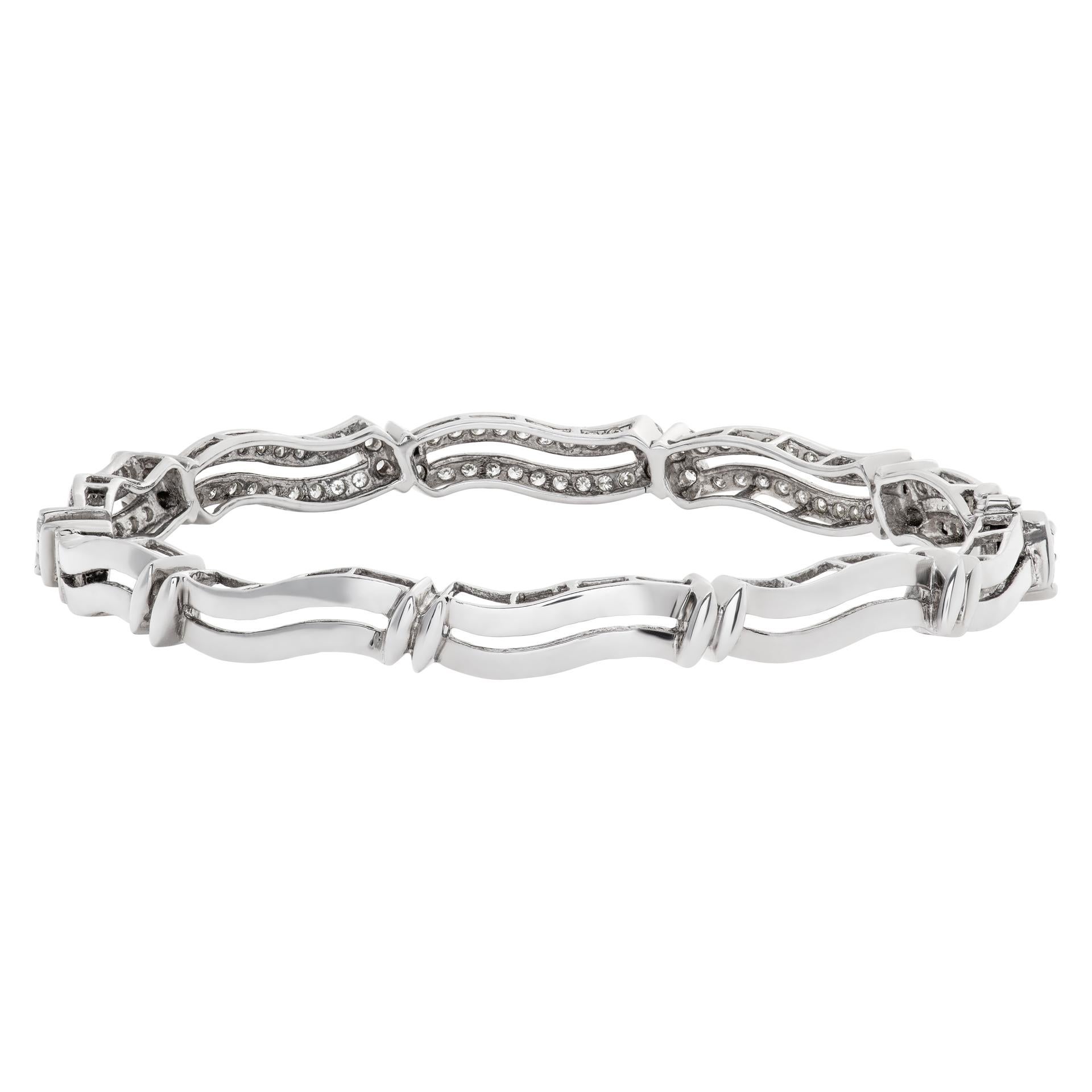 Bangle con diamanti in oro bianco 18 carati In condizioni ottime in vendita a Surfside, FL