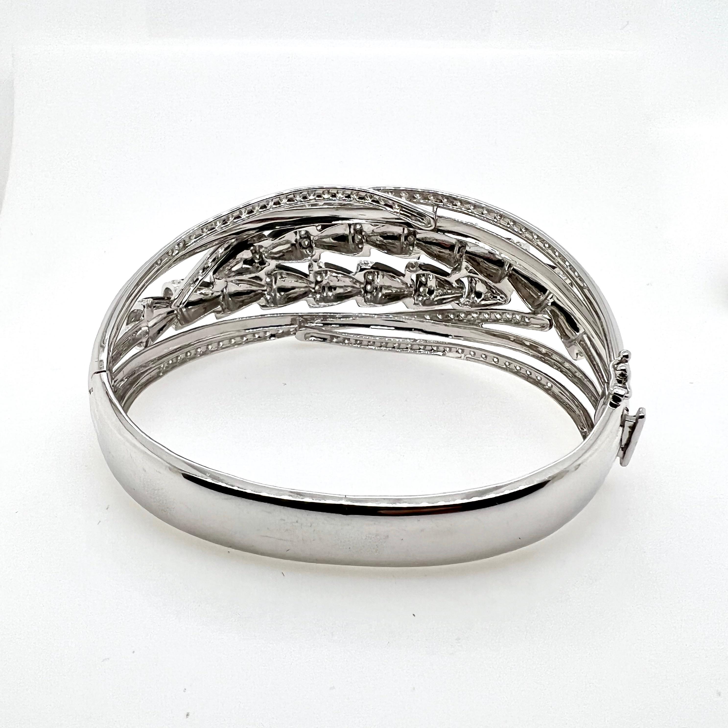 18k White Gold Diamond Bangle with Black Rhodium  In New Condition In Carrollton, TX