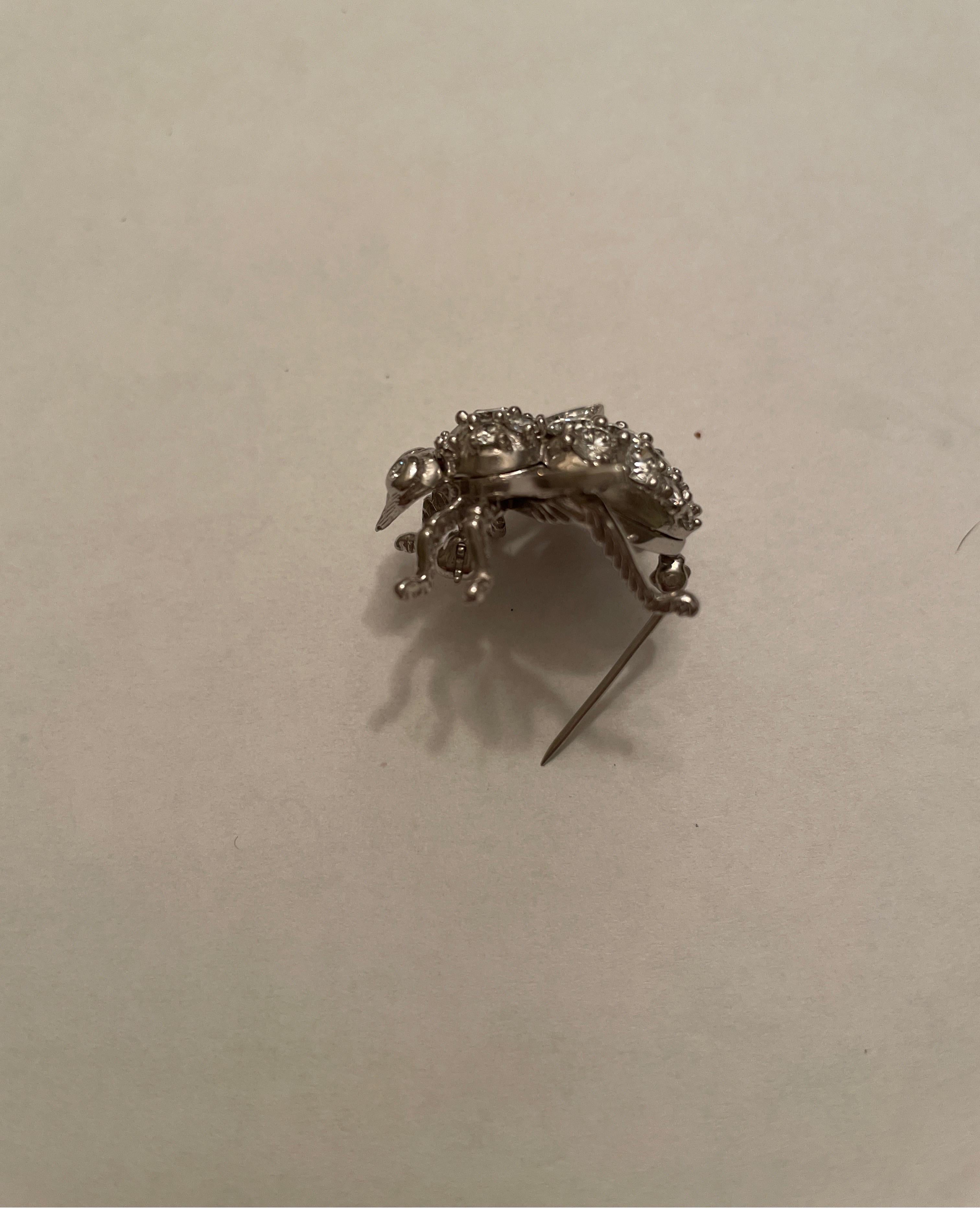 Contemporary 18 Karat White Gold Diamond Bee Pin