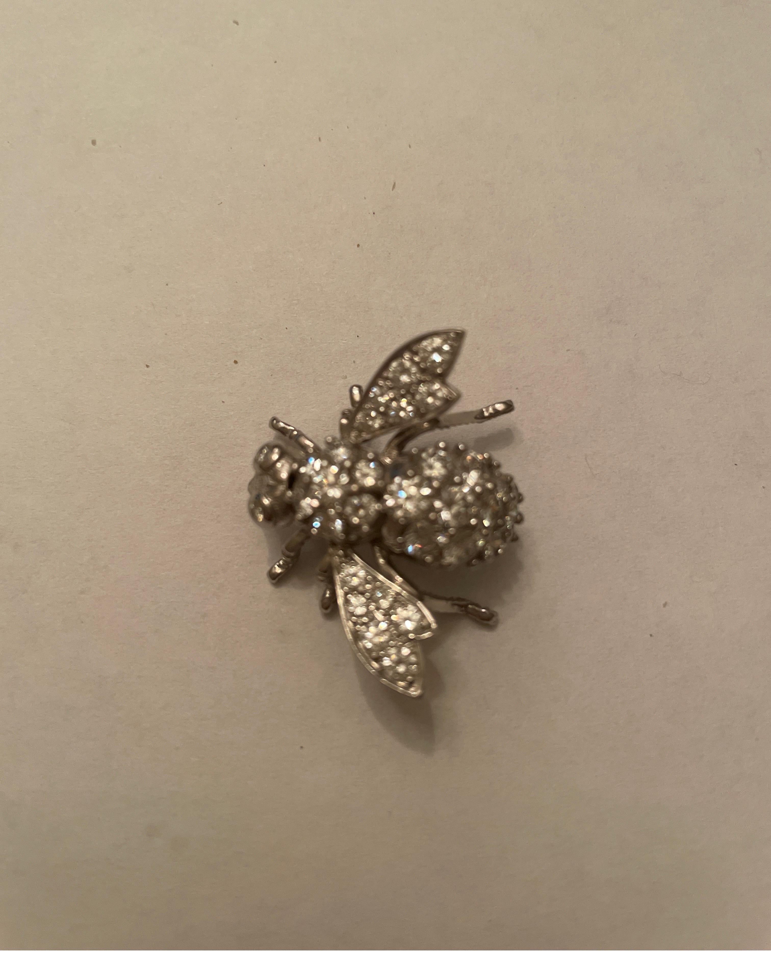 18 Karat White Gold Diamond Bee Pin In New Condition In Chicago, IL