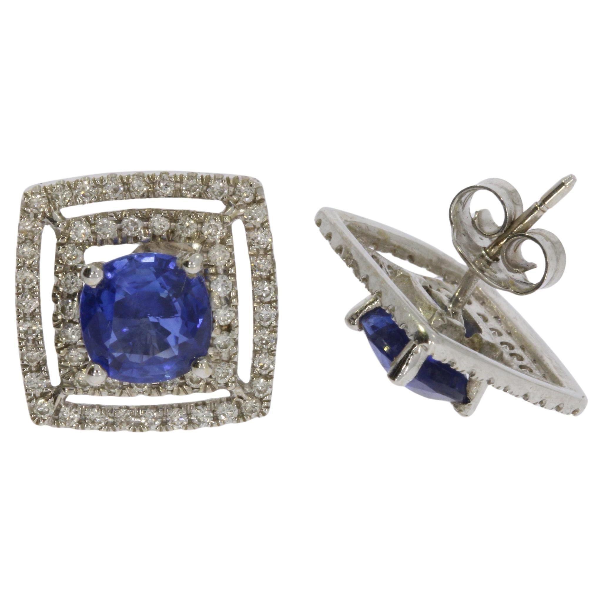 Romantique Boucles d'oreilles en or blanc 18K diamant et saphir bleu en vente